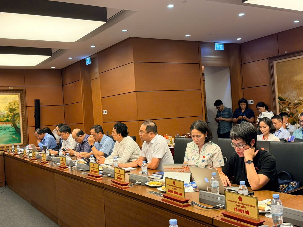 dai-bieu-du-phien-thao-luan-1786079547.jpg