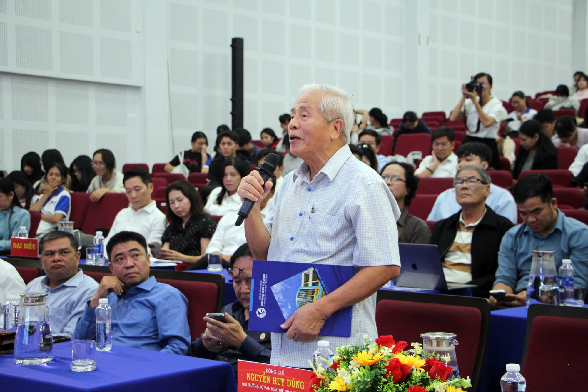 dai-bieu-1786420841.jpg