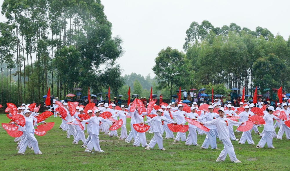 mot-man-dong-dien-chao-mung-dai-hoi-1787378758.jpg