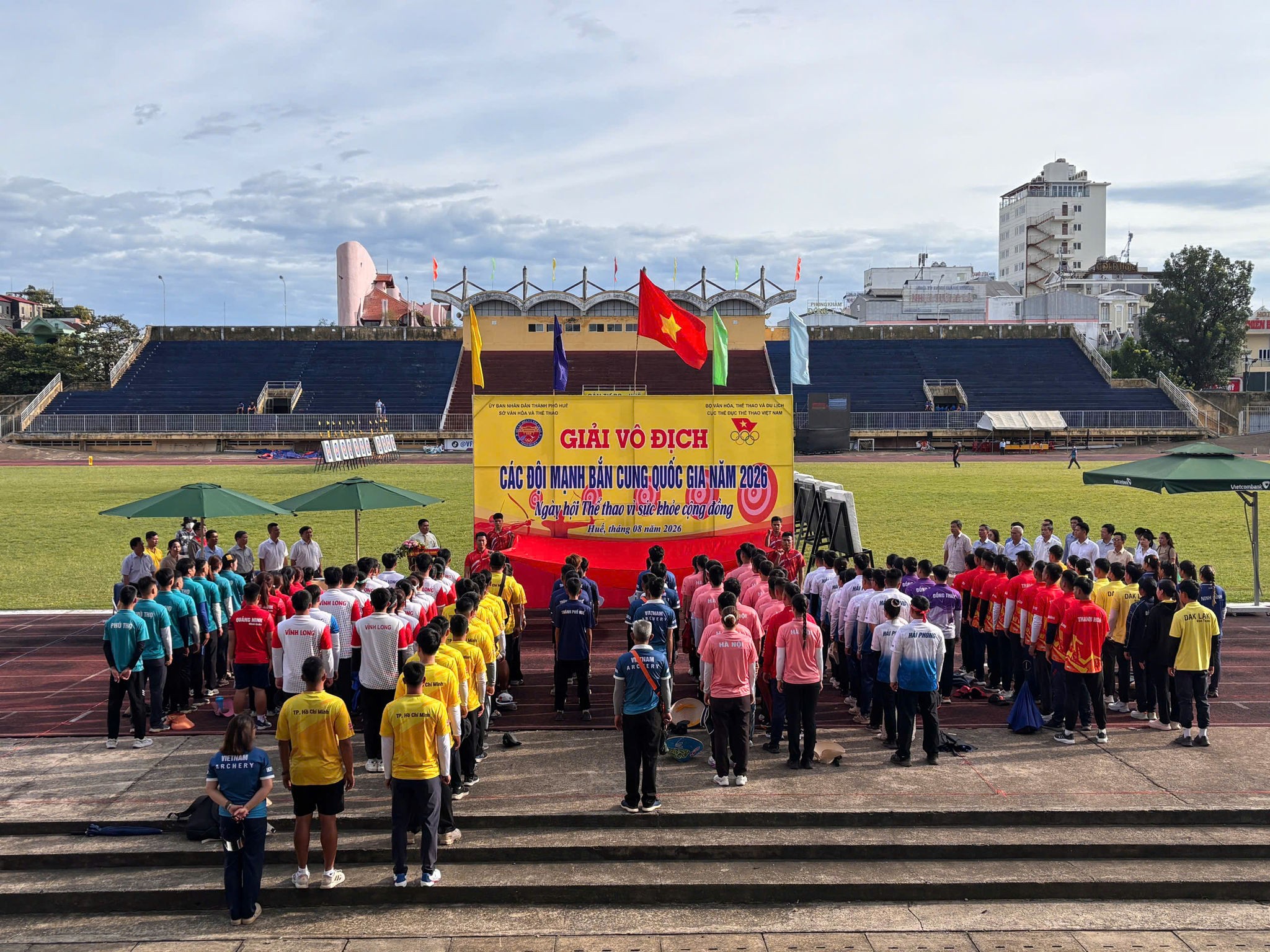 ban-cung-1-1787582411.jpg
