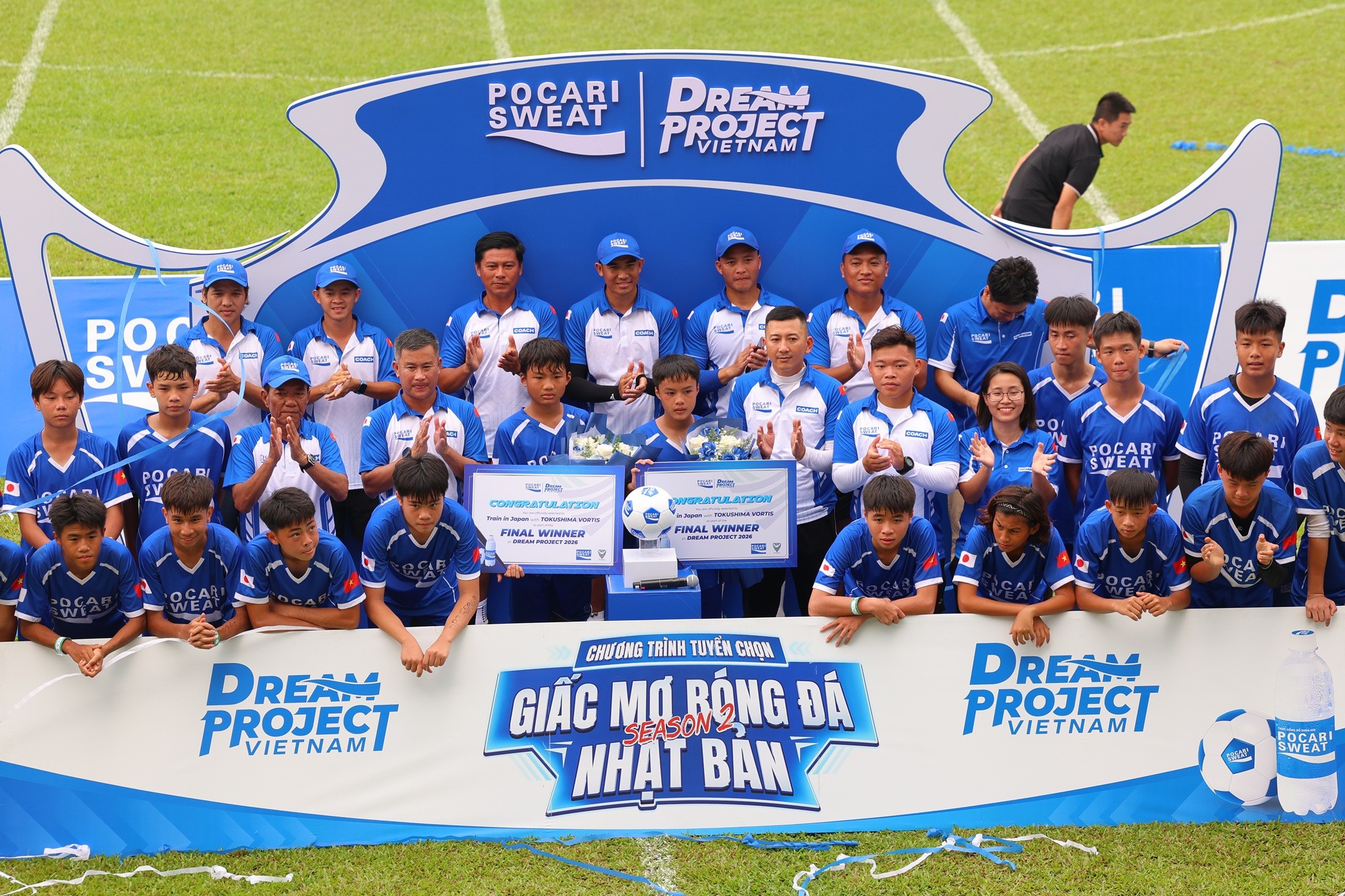 2-quan-quan-mua-2-cung-cac-ban-ung-vien-khac-1788112006.JPEG