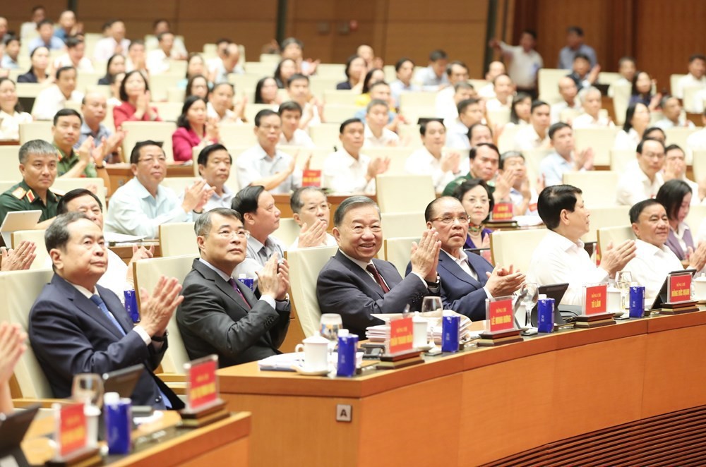 tbt-va-cac-dong-chi-lanh-dao-1788424187.jpg