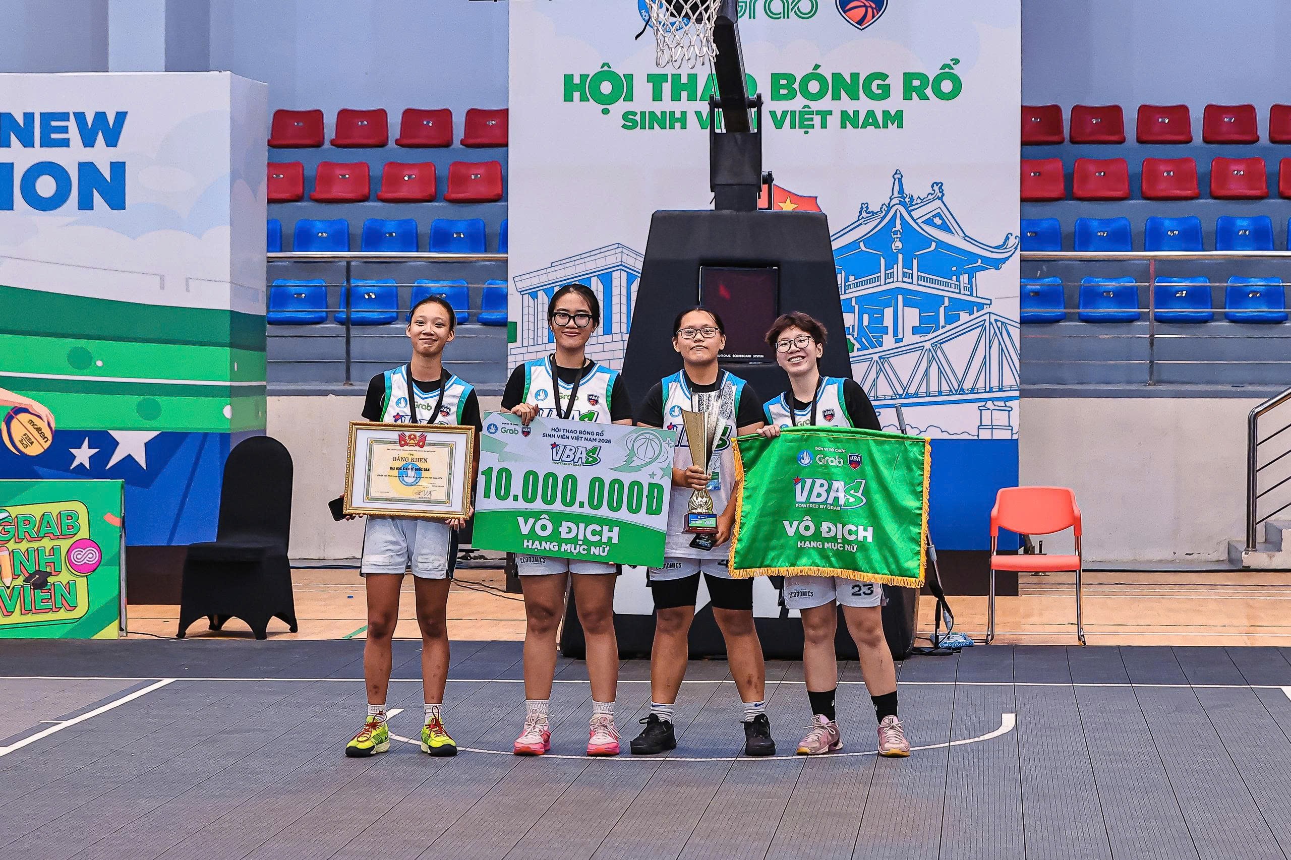 cac-co-gai-truong-dai-hoc-kinh-te-quoc-dan-vo-dich-vbas-2026-1788529141.jpg