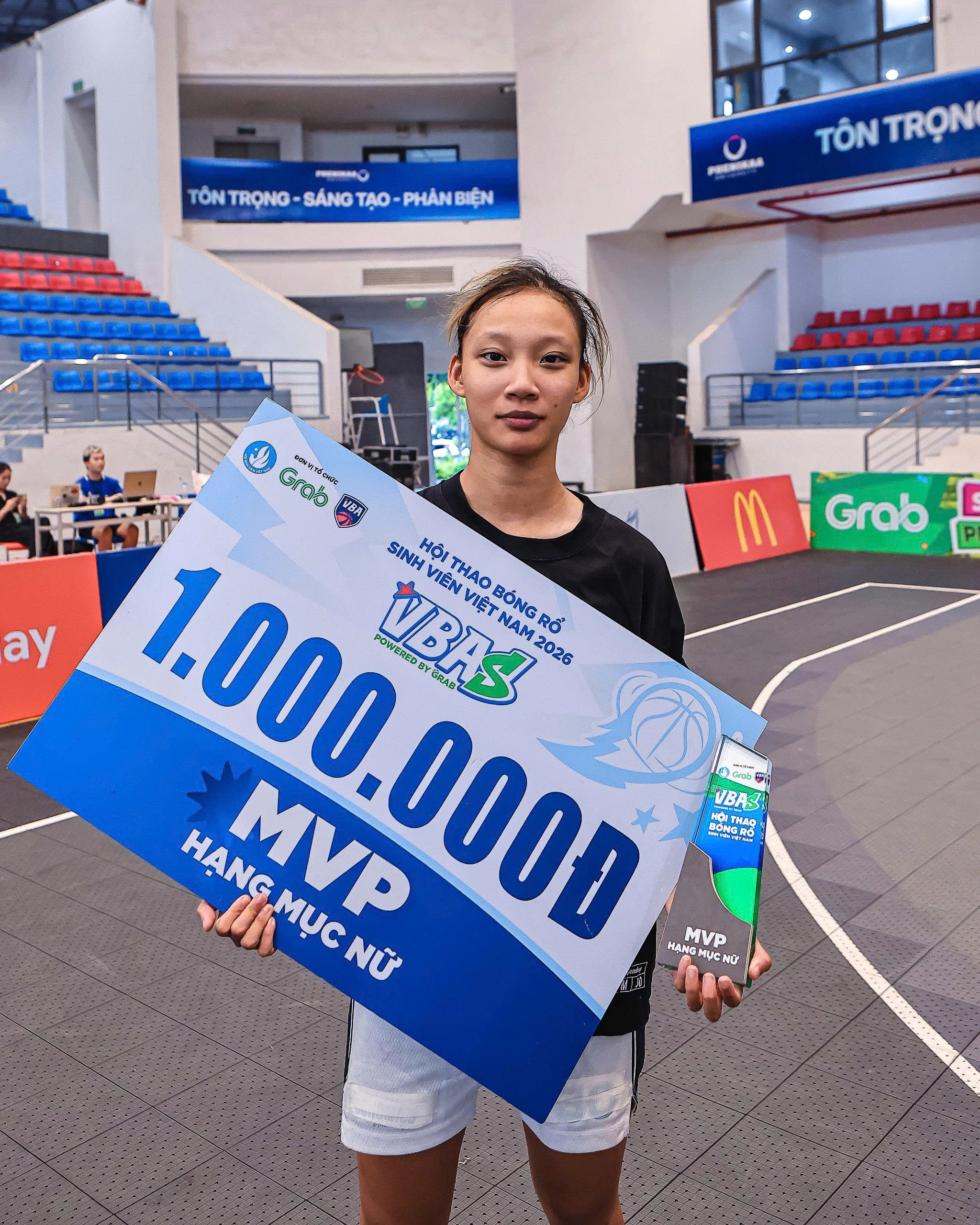 nguyen-thuy-chi-dai-hoc-kinh-te-quoc-dan-dat-mvp-hang-muc-nu-vbas-2026-1788529141.jpg