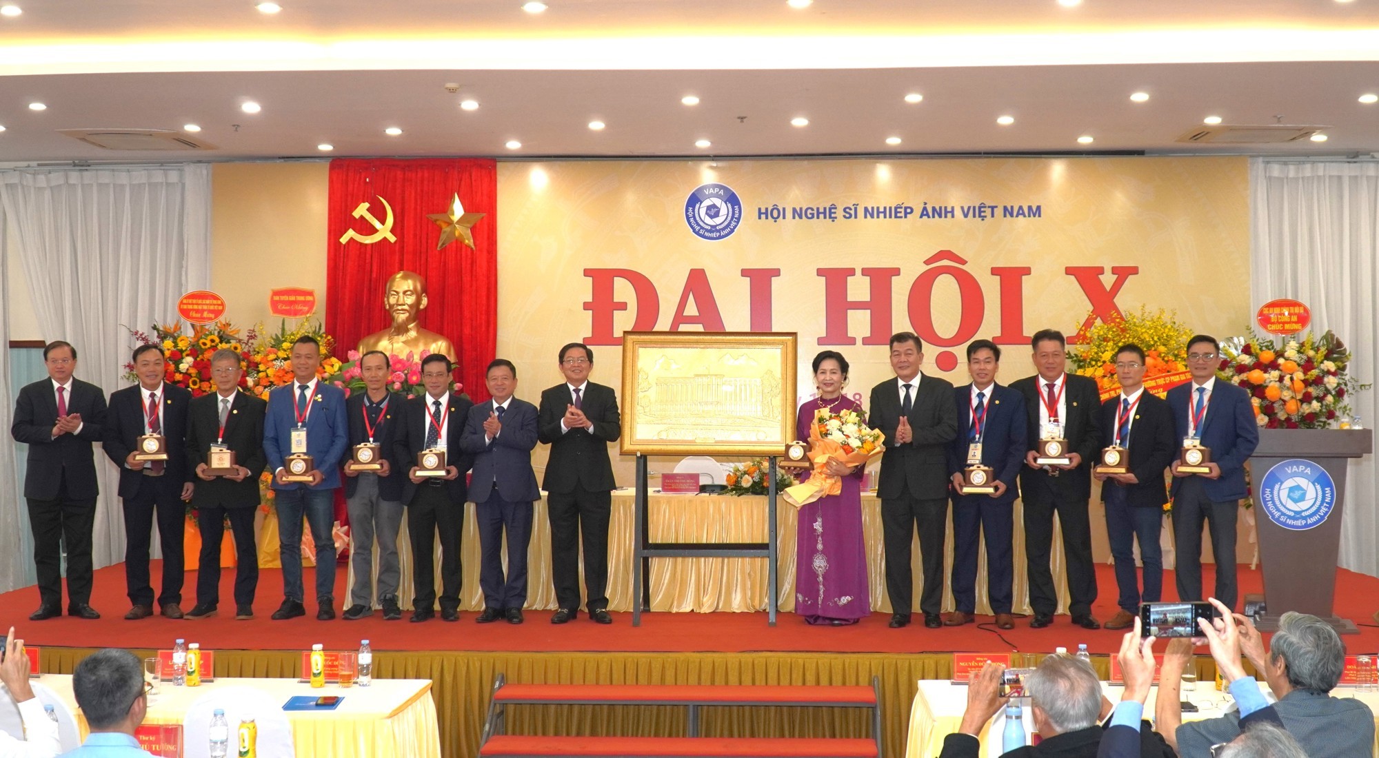 ban-chap-hanh-1789720165.jpg