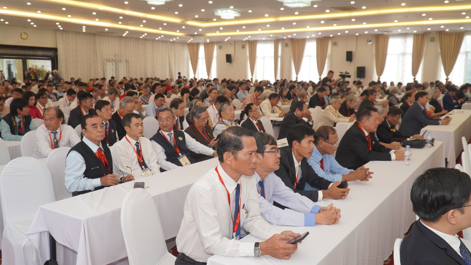 dai-bieu-du-nhiep-anh-1789720250.jpg