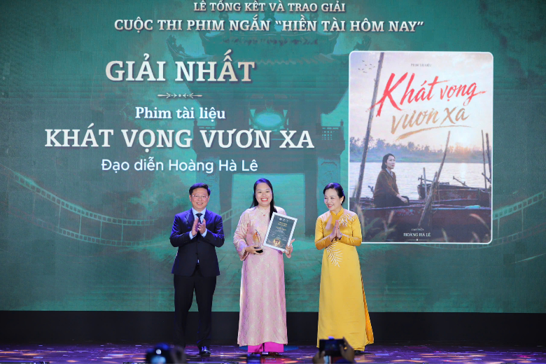 trao-giai-nhat-1789704748.png