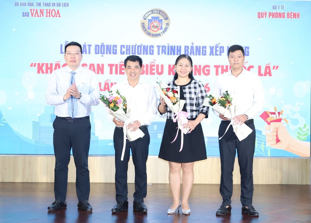 tang-hoa-ban-giam-doc-1790066714.jpg