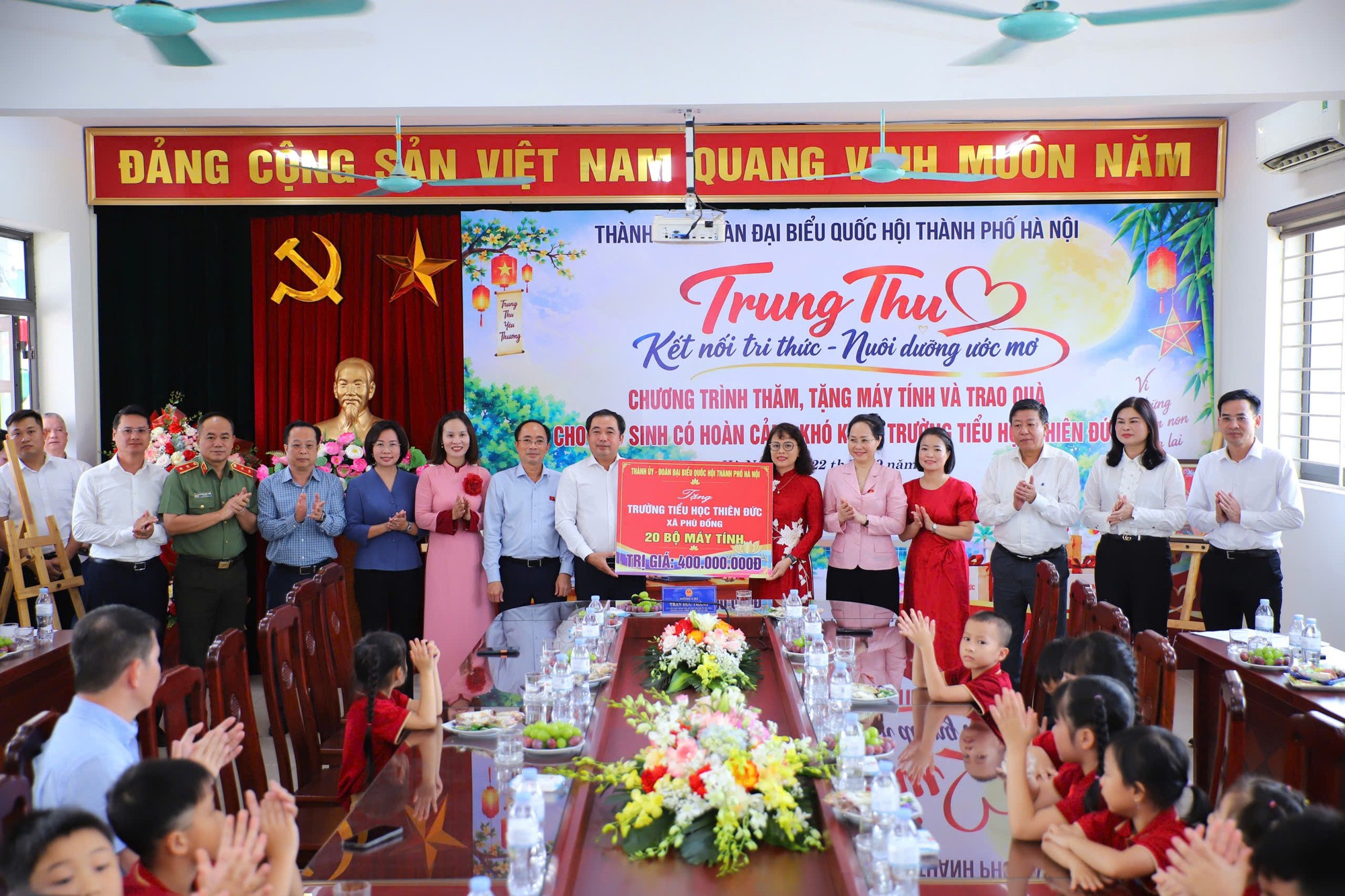 tang-qua-3-1790077146.jpg