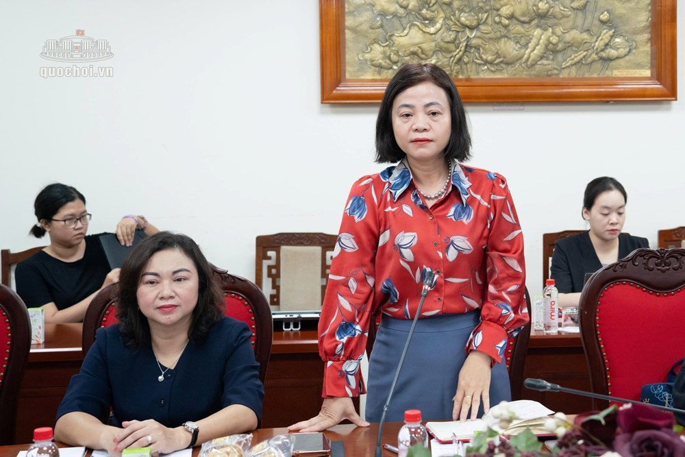 uy-vien-cam-1790303420.jpg