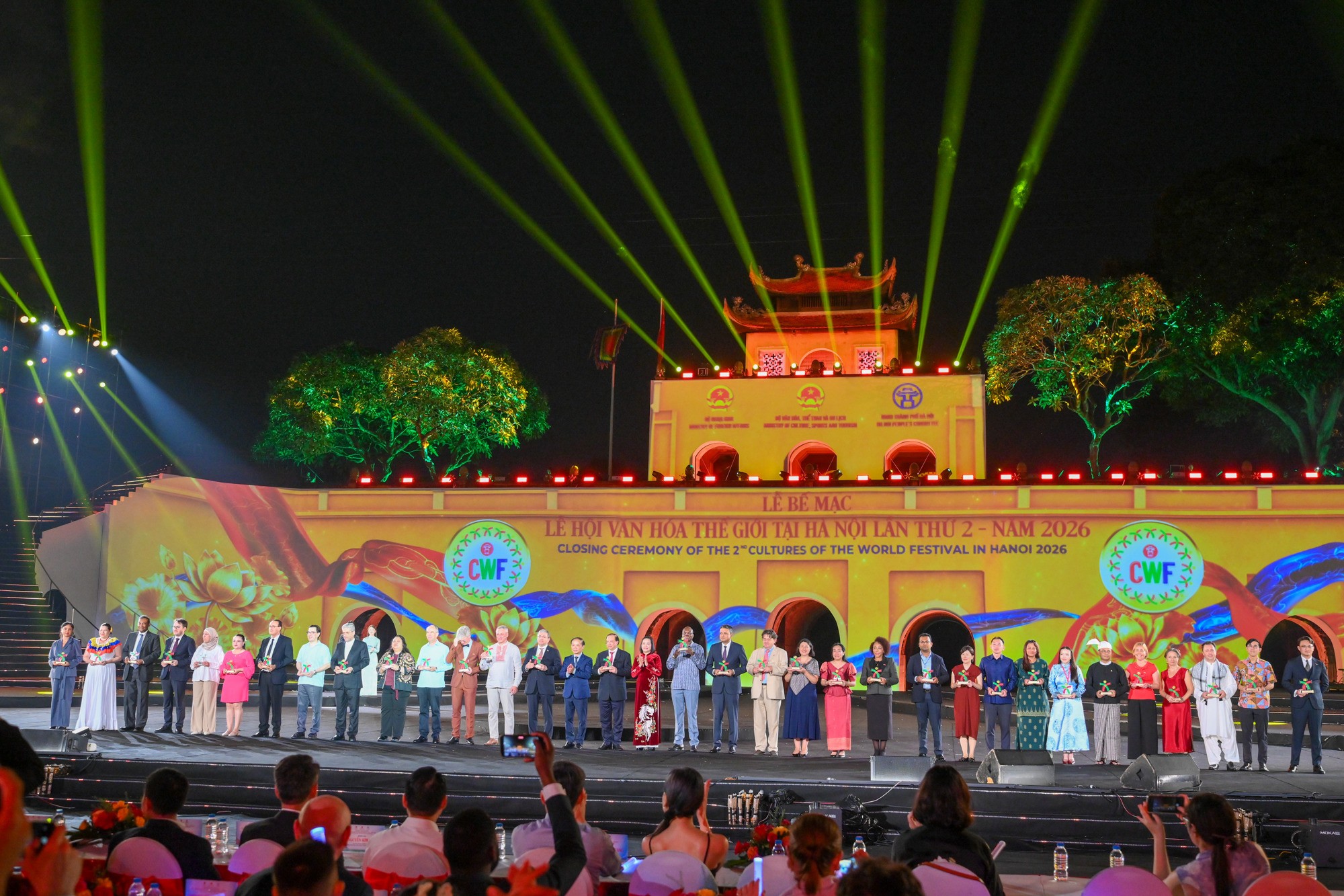trao-ky-niem-chuong-1791174803.jpg