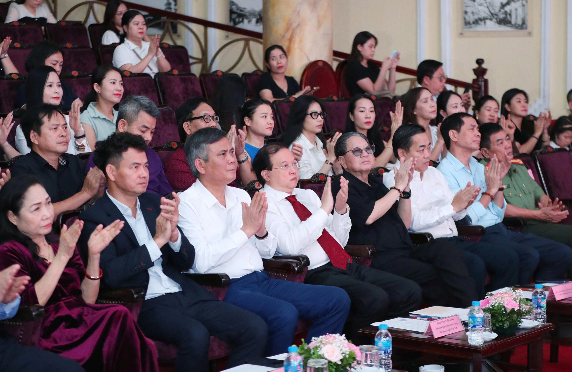 dai-bieu-1792116958.jpg