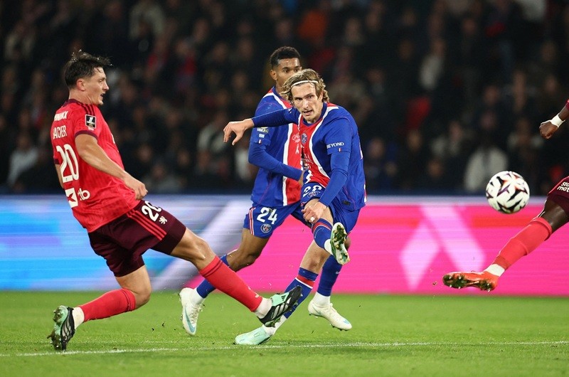 psg-1793059767.jpg