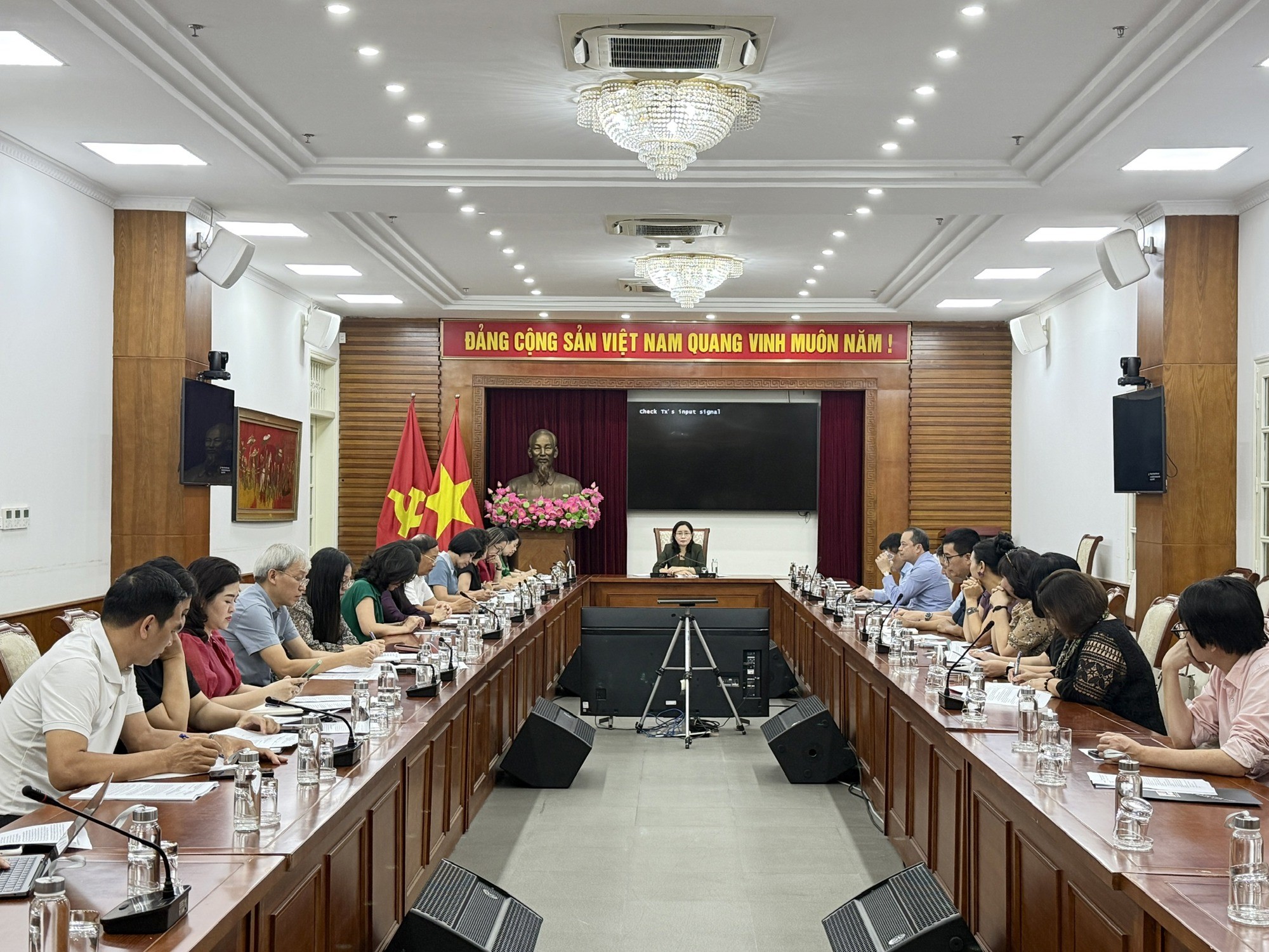 toan-canh-cuoc-hop-1793362364.jpg