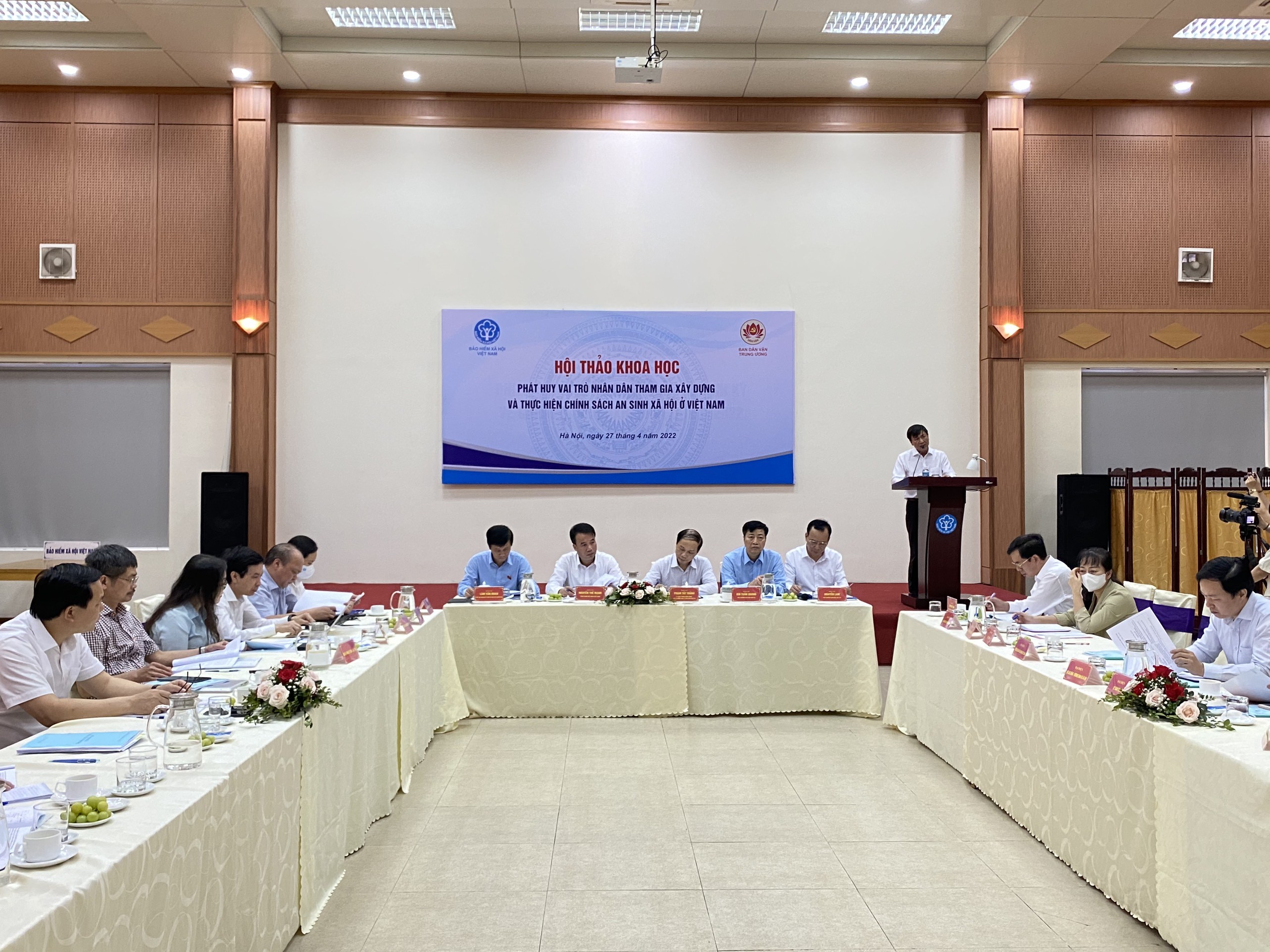 toan-canh-hoi-thao-1651297001.jpg