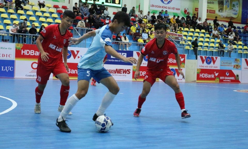 vong-1-giai-futsal-2022-dang-dien-ra-tai-lam-dong-1654659988.jpg