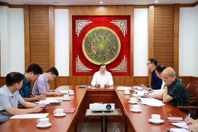 thu-truong-dong-chu-tri-cuoc-hop-1691492022.jpg