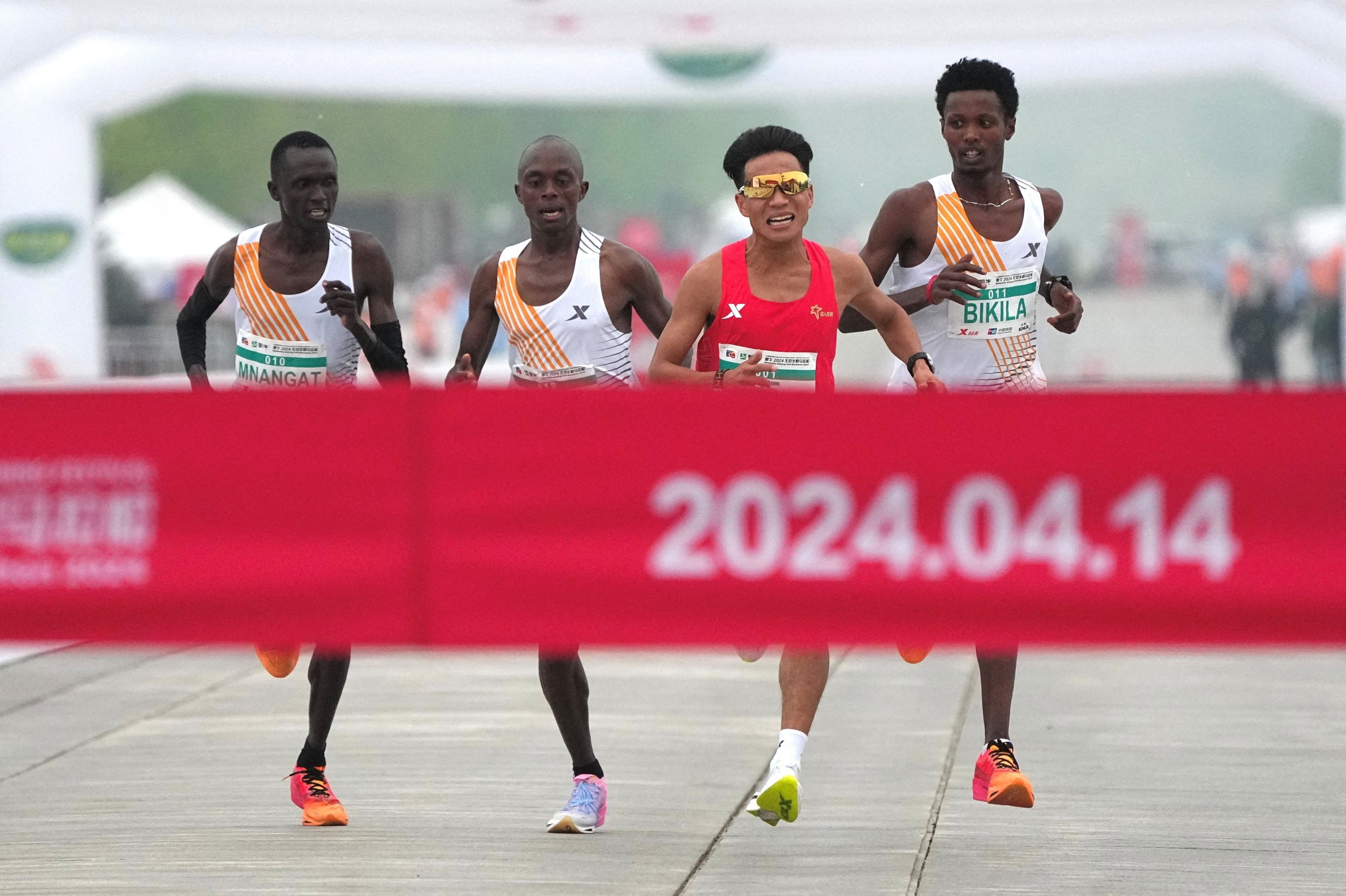 he-jie-beijing-half-marathon-2024-tuoc-giai-thuong-1713585800.jpg