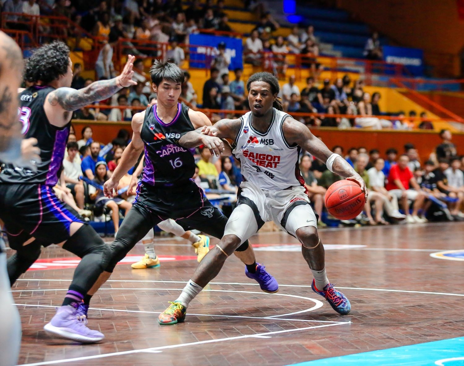 davon-dillard-dan-dat-saigon-heat-bam-duoi-kien-cuong-truoc-ap-luc-khong-lo-tu-hanoi-buffaloes-1754096066-1754100552.jpg