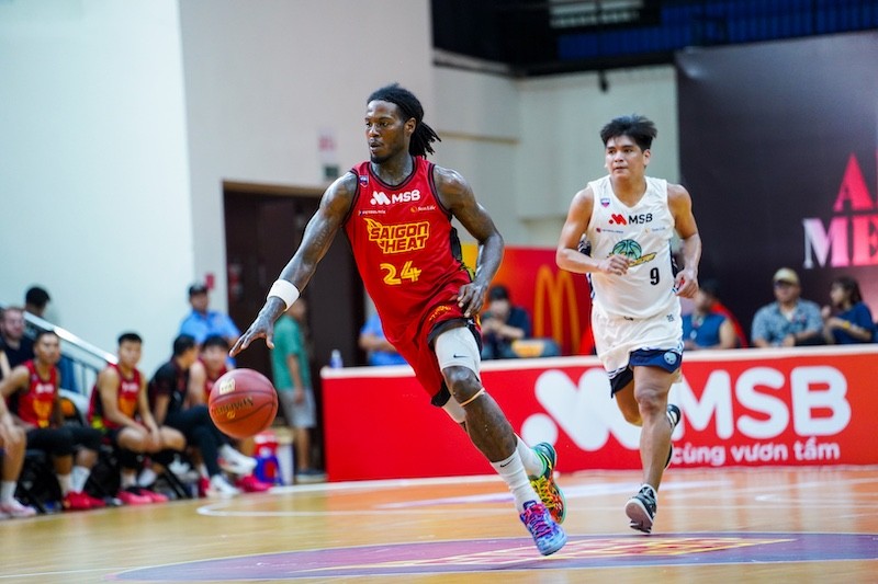davon-dillard-sam-vai-chu-cong-cho-saigon-heat-1747610712.jpg