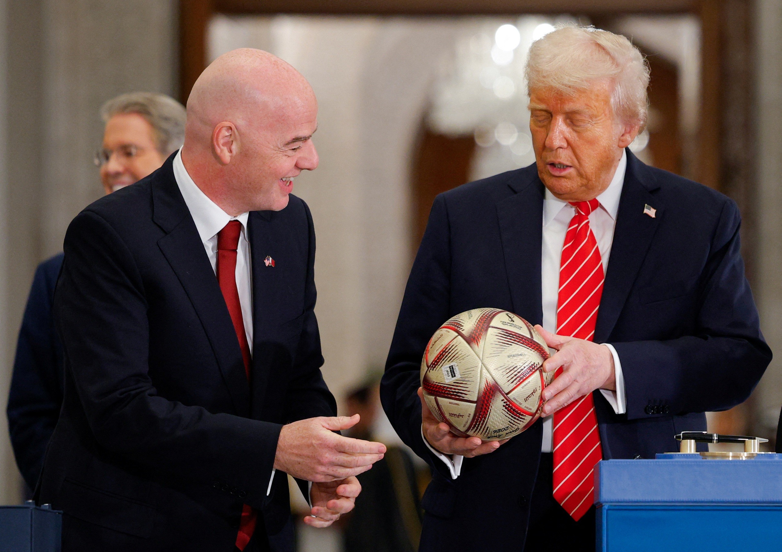 2025-05-14t205549z1793316677rc2wheatva7jrtrmadp3usa-trump-gulf-1749682584064372731174-1749688837.jpg