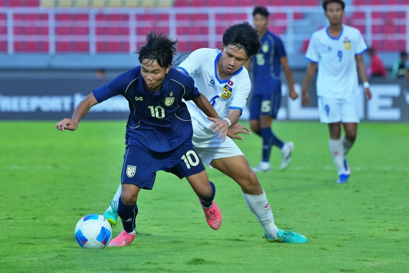 thang-soc-u17-thai-lan-u17-lao-gianh-ve-vao-ban-ket-trong-ngo-ngang-1776508753317-1776552578.webp
