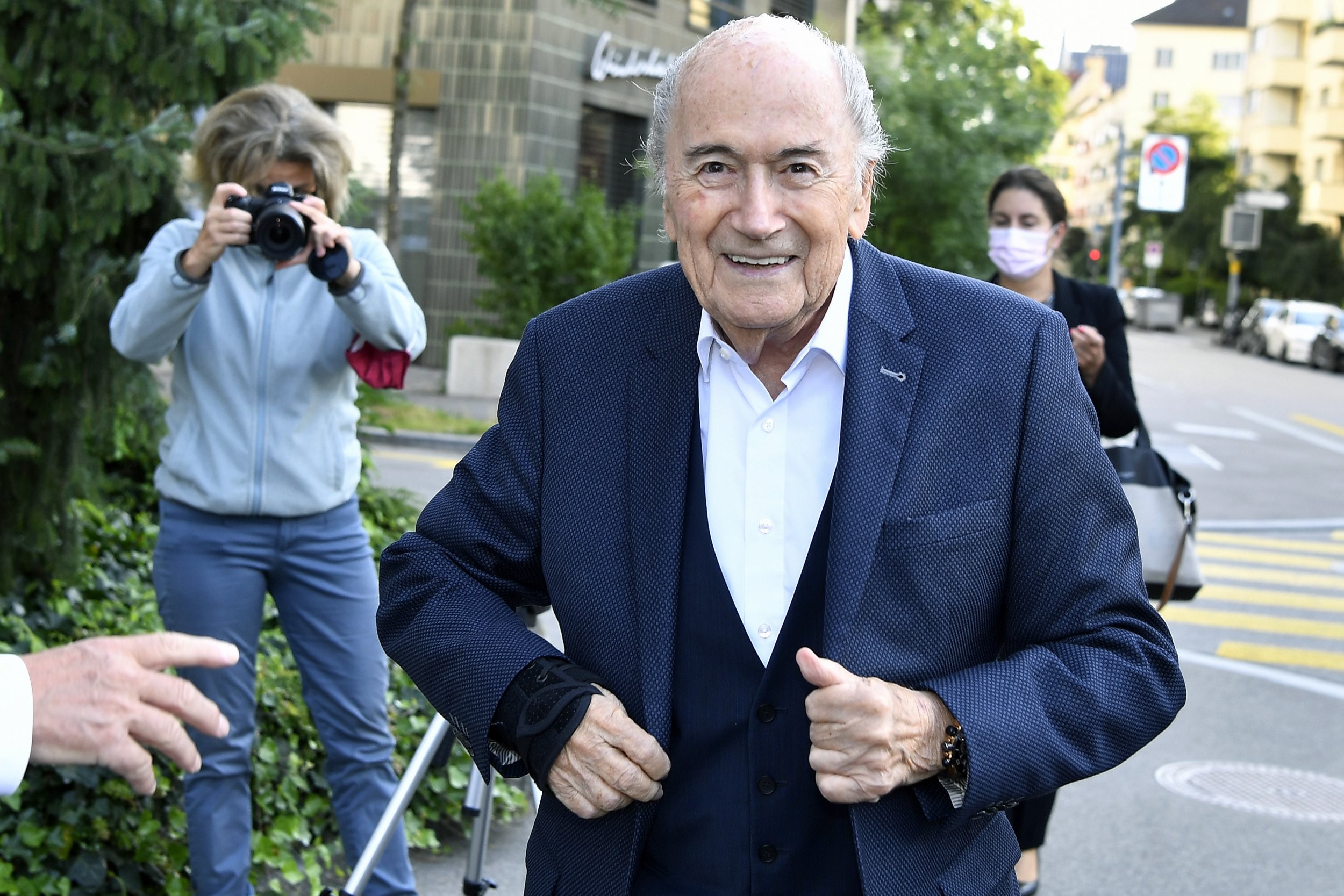 blatter-1654593079.jpg