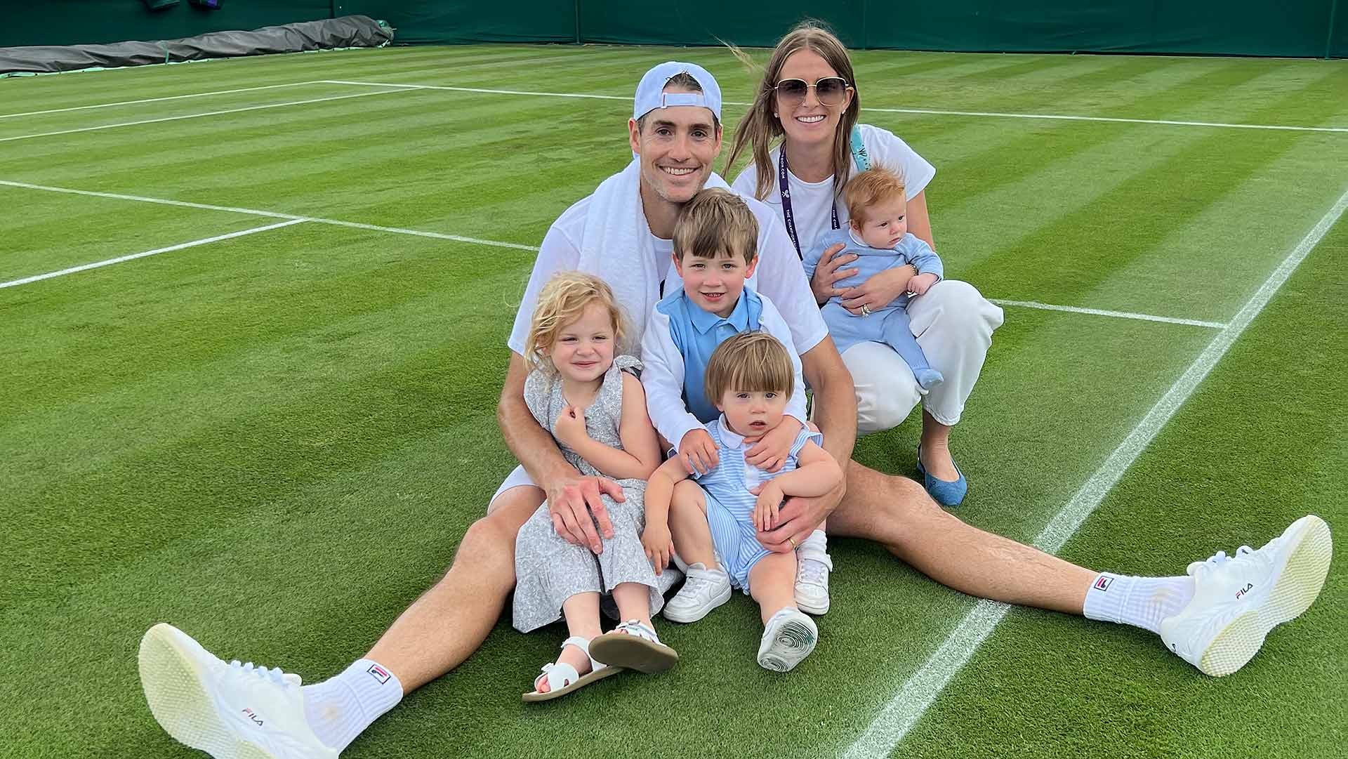 isner-wimbledon-2023-family-1692864407.jpg