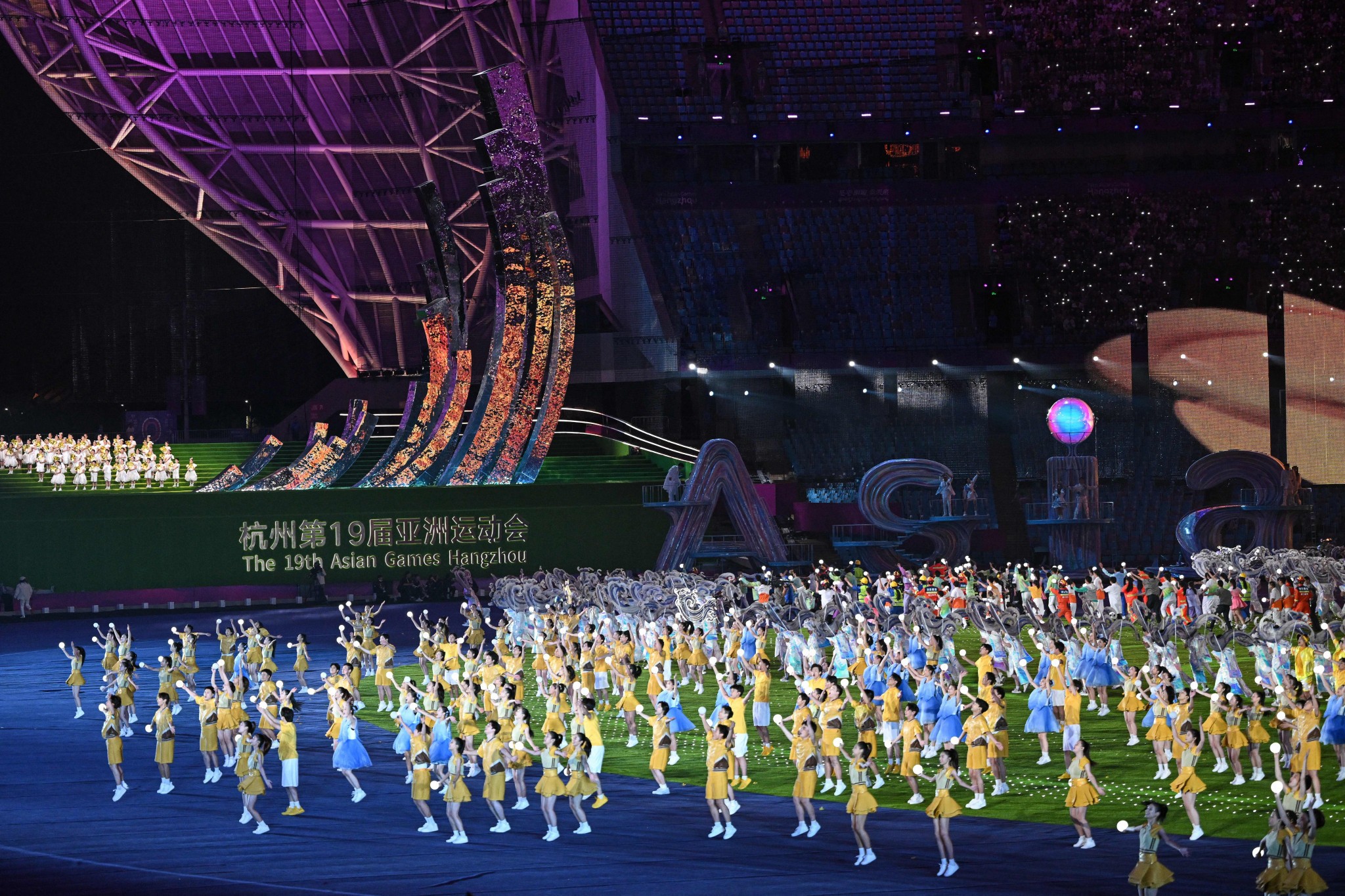 hangzhou2022closingceremonygettyimages-1712691918-1696775548.jpg