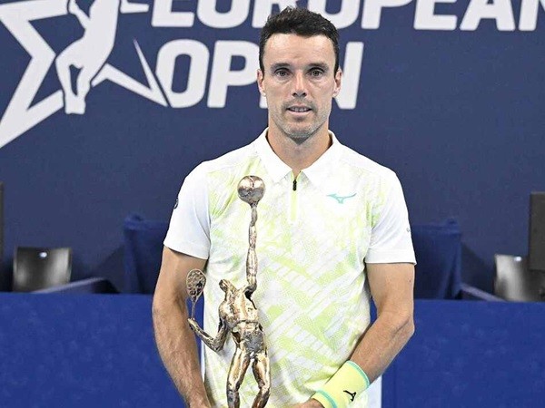 roberto-bautista-agut-akhiri-paceklik-gelar-di-antwerp-1729485906.jpg