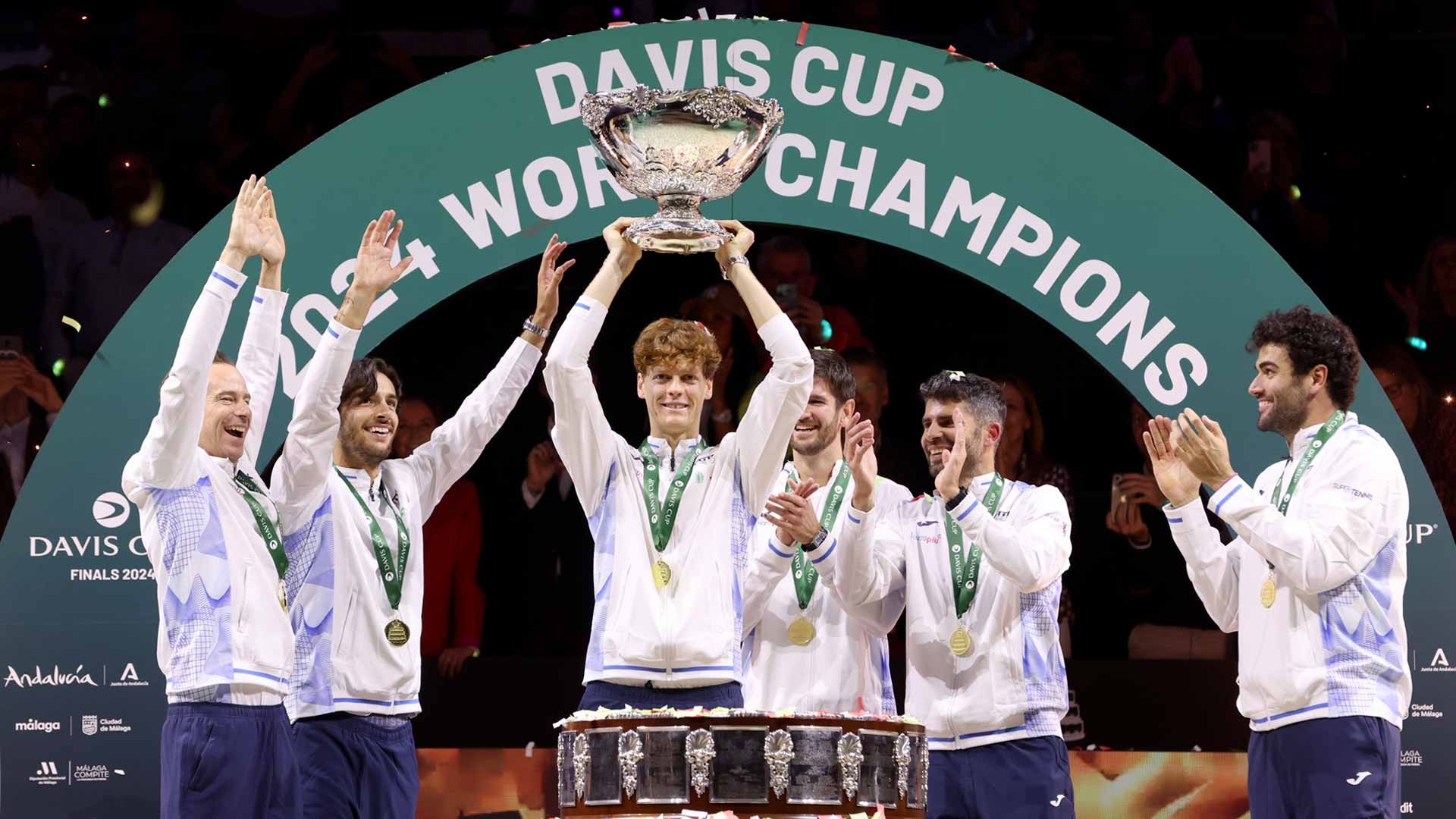 italy-davis-cup-2024-trophy-shot-1732501910.jpg