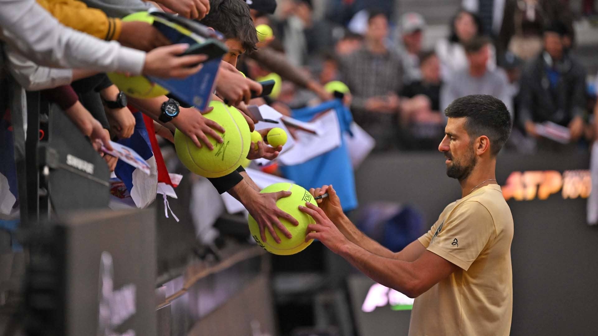 djokovic-rome-2026-practice-fans-1778041700.jpg