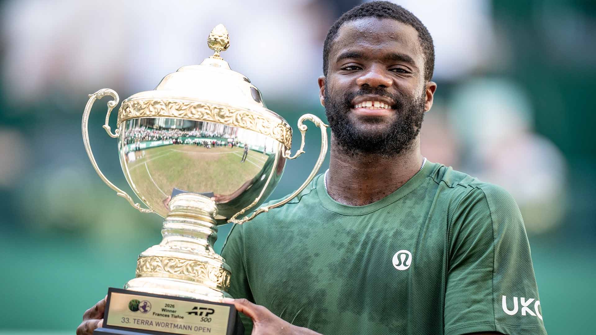 tiafoe-halle-2026-trophy-1782105162.jpg
