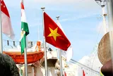 Quốc kỳ Việt Nam tung bay trên bầu trời Nagoya