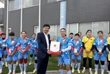 Tổng Lãnh sự quán và kiều bào tại Osaka "tiếp lửa" cho đội tuyển nữ Việt Nam trước trận quyết đấu Thái Lan