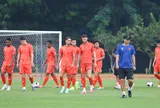 Đội tuyển Việt Nam có mặt tại Jakarta chuẩn bị quyết đấu với Pakistan