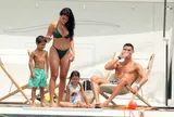 Bạn gái Ronaldo khoe vòng 3 căng mọng, gạt bỏ tin đồn chia tay