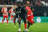 Trung vệ Dayot Upamecano gây áp lực với Bayern Munich