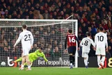 Man United "đánh rơi" chiến thắng trên sân của Bournemouth