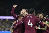 West Ham đẩy Tottenham xuống nhóm "cầm đèn đỏ" Premier League