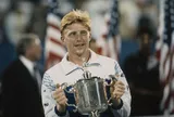 Chiếc cúp vô địch US Open 1989 của Boris Becker lập kỷ lục với giá bán 357.546 USD