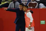 Alexis Sanchez tỏa sáng, Sevilla trở về từ 'cõi chết'