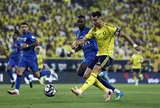 Ronaldo thất thần khi bị đồng đội cản đường vô địch Saudi Pro League