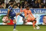 Barcelona đứt mạch thăng hoa, Sevilla sớm trụ hạng thành công