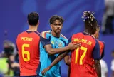 Tây Ban Nha trả giá đắt, Uruguay khép lại kỳ World Cup thất vọng