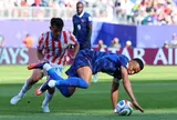 Bùng nổ tranh cãi sau chiến thắng của Pháp, Mbappe áp sát Messi