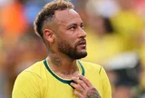 Neymar nghẹn ngào chia tay tuyển Brazil