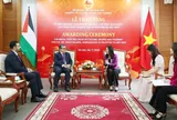 Trao tặng Kỷ niệm chương “Vì sự nghiệp Văn hóa, Thể thao và Du lịch” cho Đại sứ Palestine tại Việt Nam