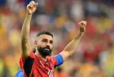 Salah chọn bến đỗ bất ngờ, Stones được Juventus theo đuổi