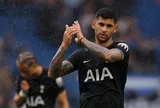 Lỡ Vinicius, Arsenal bất ngờ nhắm thủ quân Tottenham